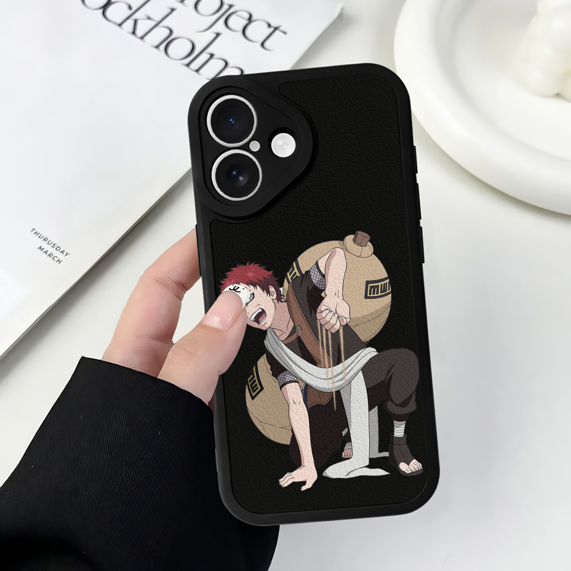（画像用） NARUTO -ナルト- ガアラ Gaara 【iPhone 16シリーズ対応】シリコンスマホケース（レザー調） 材質：シリコン